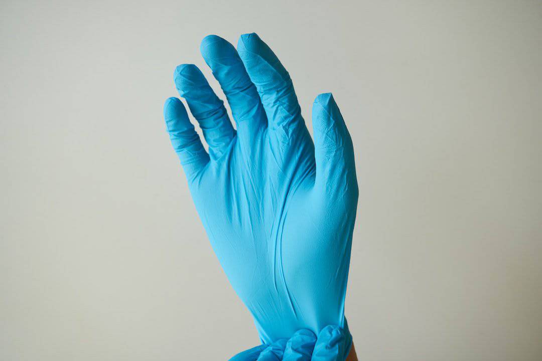 Jak wybrać odpowiednie rękawiczki jednorazowe dla personelu medycznego?