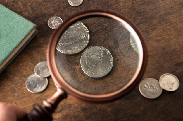 Jak właściwie oceniane są monety przed skupem – proces i czynniki wpływające na wartość